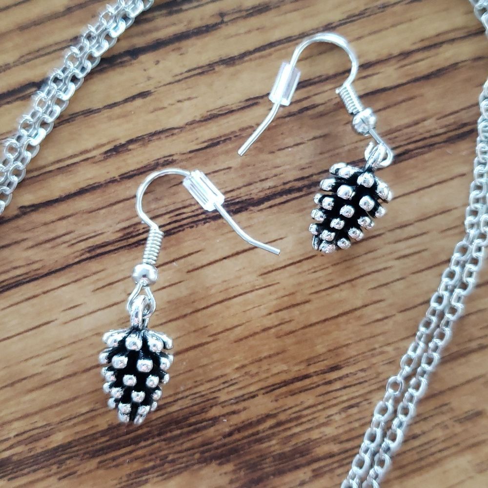 Elegant 14K Gold-Plated Pine Cone Pinecone Drop Dangle Earrings and Necklace Set - Picture 2 of 3